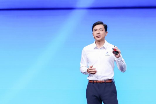 靠谱的前十大配资炒股公司 百度Create AI开发者大会：李彦宏发布两大新模型、多款热门AI应用，帮助开发者全面拥抱MCP