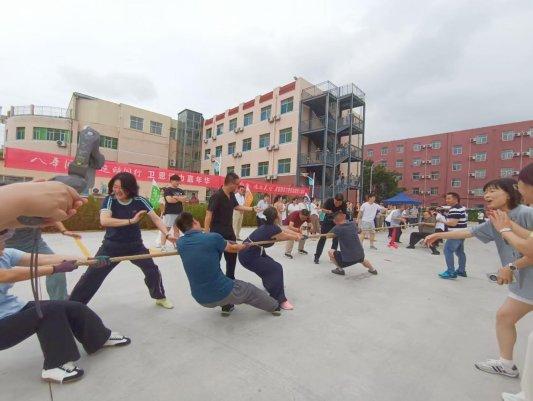 配资专业证券配资门户 八载卫恩：一株小草的倔强与芬芳